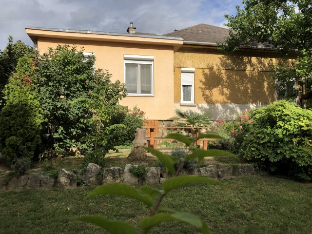 Eladó családi ház, Esztergomban, Aranyhegyi úton 119.9 M Ft