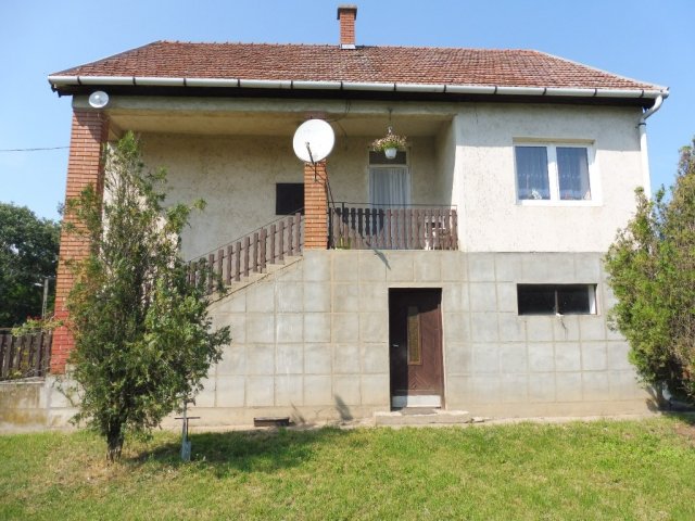 Eladó családi ház, Tiszaeszláron, Kossuth utcában 11.5 M Ft