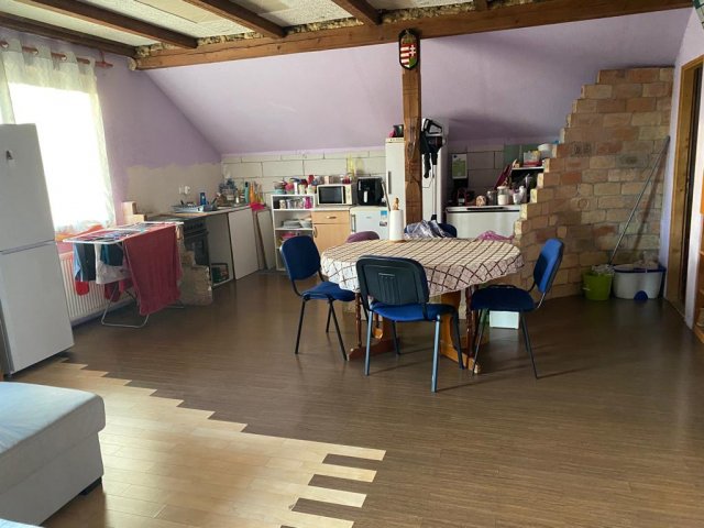 Eladó családi ház, Budaörsön 192 M Ft, 9 szobás