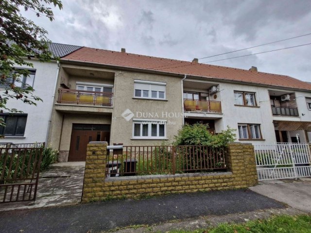 Eladó sorház, Tatán 79 M Ft, 3+1 szobás / költözzbe.hu