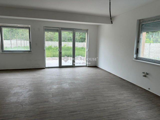 Eladó ikerház, Gödön 245 M Ft, 10 szobás / költözzbe.hu
