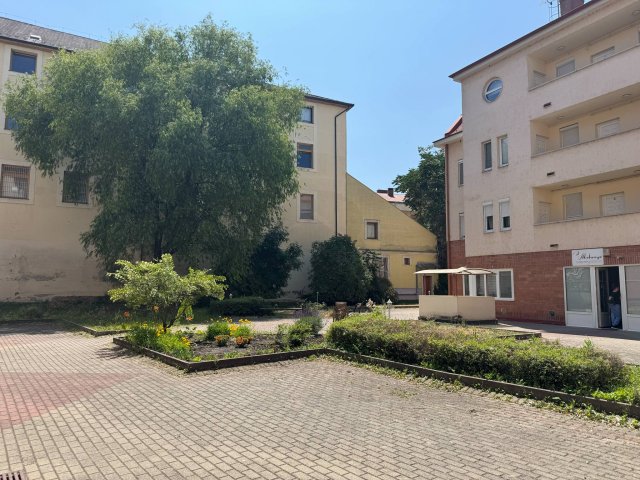 Eladó téglalakás, Szolnokon 62.5 M Ft, 3+2 szobás