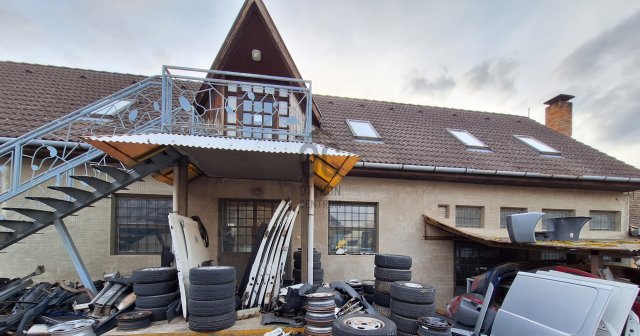 Eladó családi ház, Szekszárdon 73.4 M Ft, 11 szobás