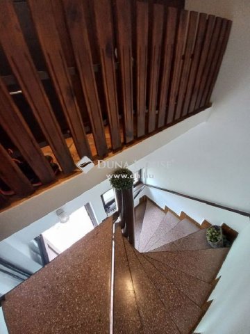 Eladó családi ház, Pécsett 67.9 M Ft, 6 szobás