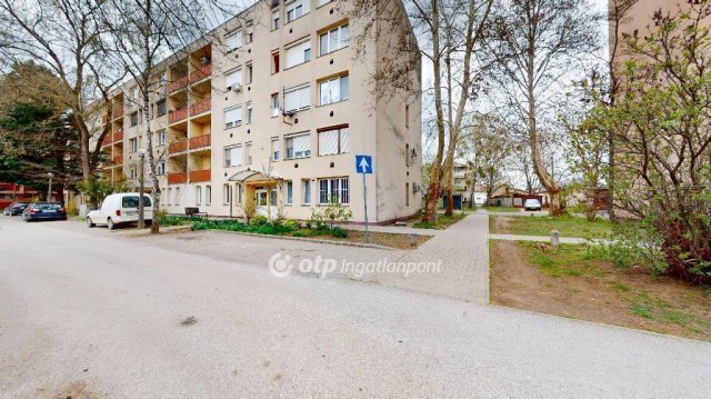 Eladó téglalakás, Nyírbátorban 24.5 M Ft, 2 szobás