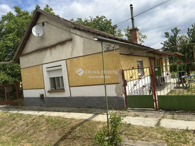 Eladó családi ház, Szelevényen 8.9 M Ft, 2 szobás
