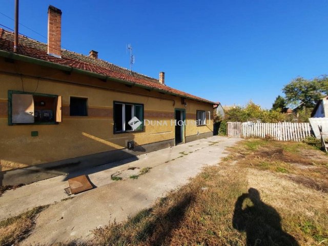 Eladó családi ház, Kiskunfélegyházán 14.9 M Ft, 2 szobás