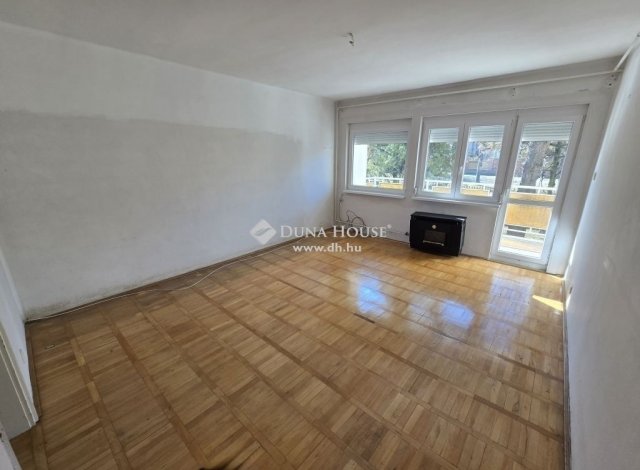 Eladó téglalakás, Veszprémben 59.9 M Ft, 3 szobás