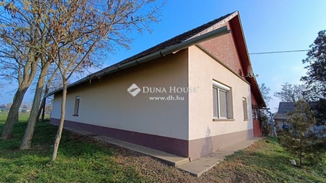 Eladó családi ház, Szentesen 36.5 M Ft, 4 szobás