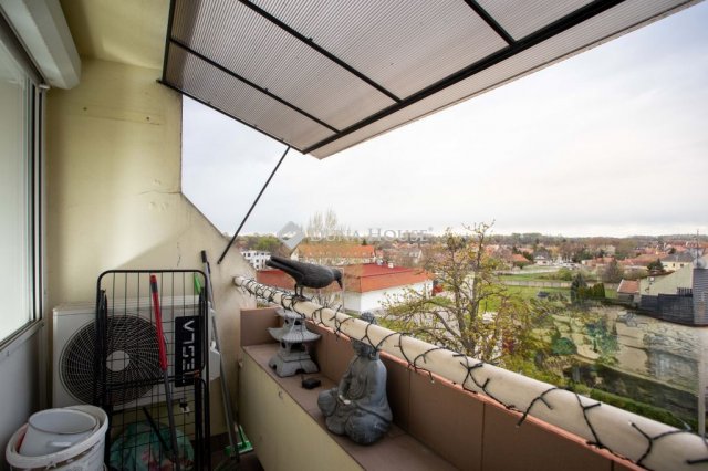 Eladó panellakás, Mosonmagyaróváron 46.9 M Ft, 4 szobás