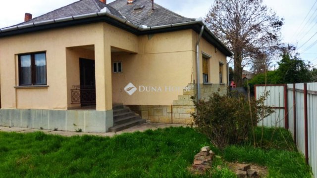 Eladó családi ház, Jászapátiban 15 M Ft, 3 szobás
