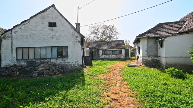 Eladó családi ház, Decsen 8.5 M Ft, 3 szobás