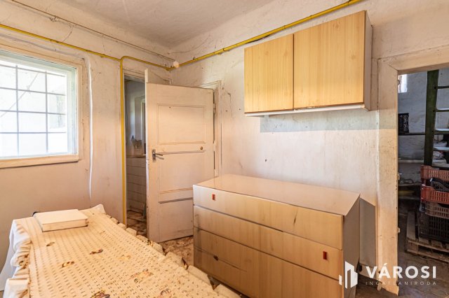 Eladó családi ház, Szegeden 43.99 M Ft, 2 szobás