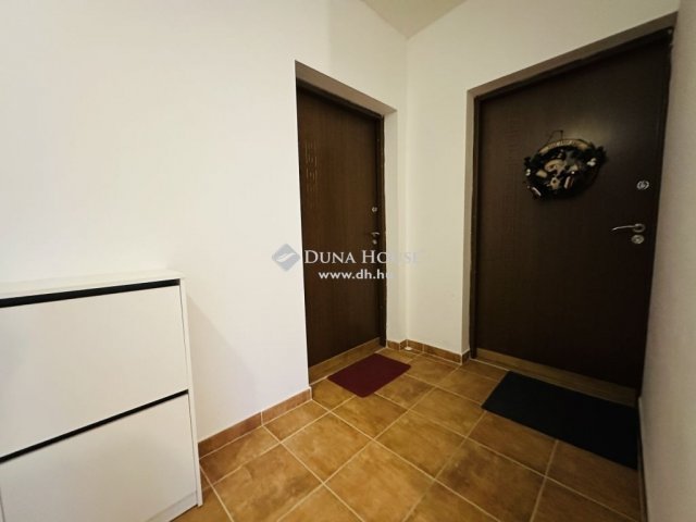 Eladó családi ház, Pilismaróton 238.1 M Ft, 12 szobás