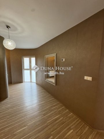 Eladó iroda, Pécsett 130 M Ft, 4 szobás / költözzbe.hu