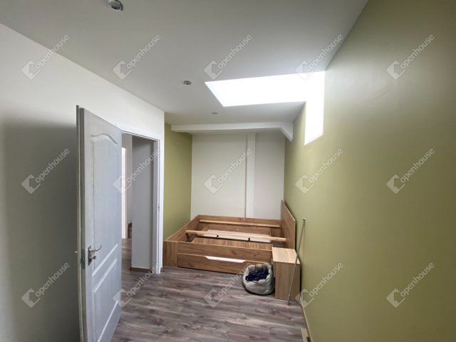Eladó téglalakás, Mosonmagyaróváron 39.99 M Ft, 5 szobás