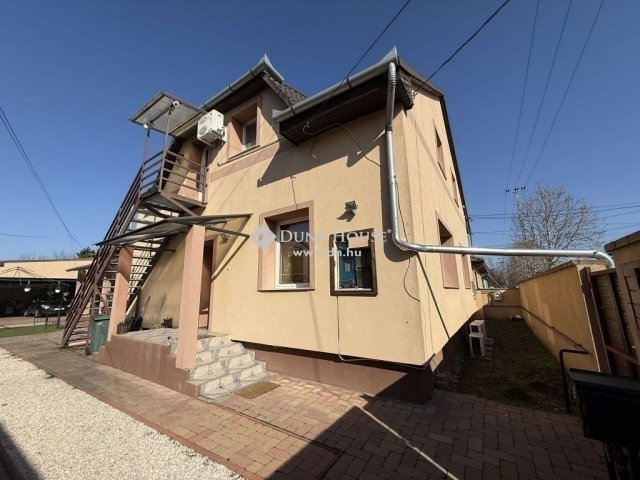 Eladó családi ház, Vecsésen 59.9 M Ft, 2 szobás