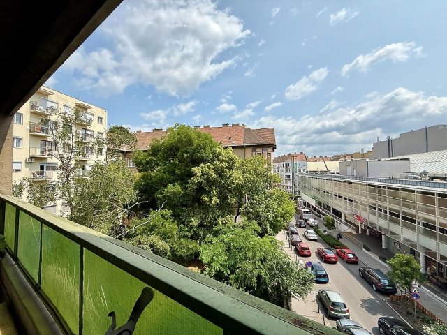 Eladó téglalakás, Budapesten, II. kerületben 81 M Ft, 1 szobás