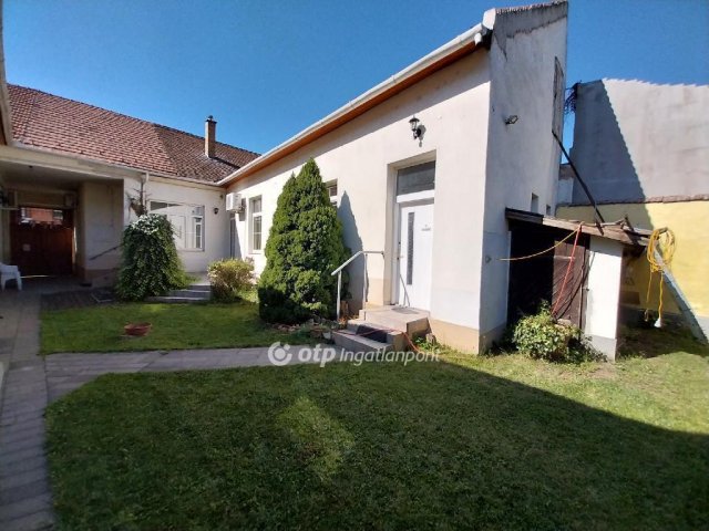 Eladó családi ház, Nyíregyházán 89 M Ft, 4+3 szobás