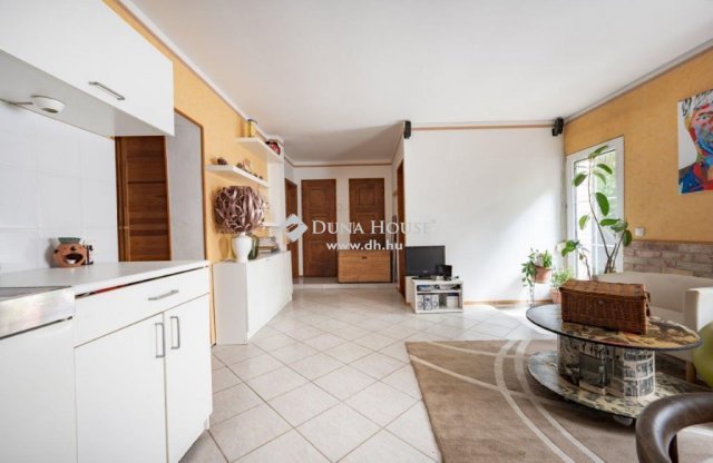Eladó családi ház, Budaörsön 285 M Ft, 8 szobás