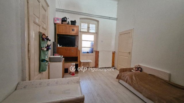 Eladó téglalakás, Nagykőrösön 50 M Ft, 3 szobás