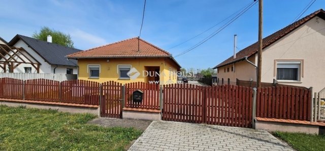 Eladó családi ház, Tápiószecsőn 64.9 M Ft, 3 szobás
