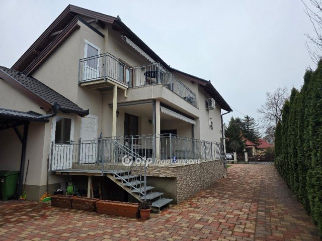 Eladó családi ház, Hajdúszoboszlón 299 M Ft, 12 szobás