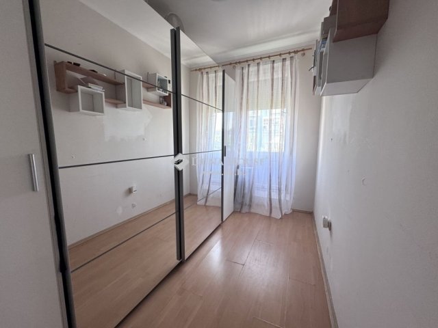 Eladó panellakás, Pécsett 39.99 M Ft, 3 szobás