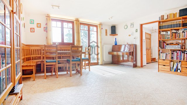 Eladó családi ház, Solymáron 119.9 M Ft, 6 szobás