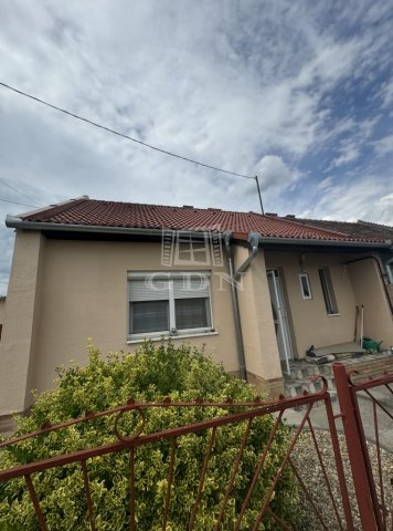 Eladó családi ház, Mohácson 54.9 M Ft, 2 szobás