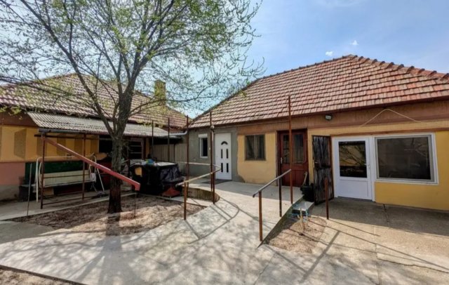 Eladó családi ház, Kecskeméten 55 M Ft, 4 szobás