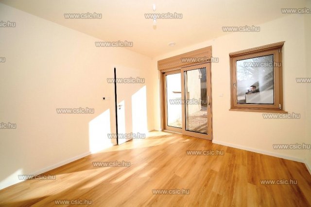 Eladó családi ház, Szentendrén 295 M Ft, 4 szobás