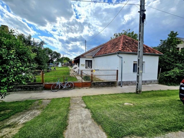 Eladó családi ház, Bicsérden 19.9 M Ft, 2 szobás