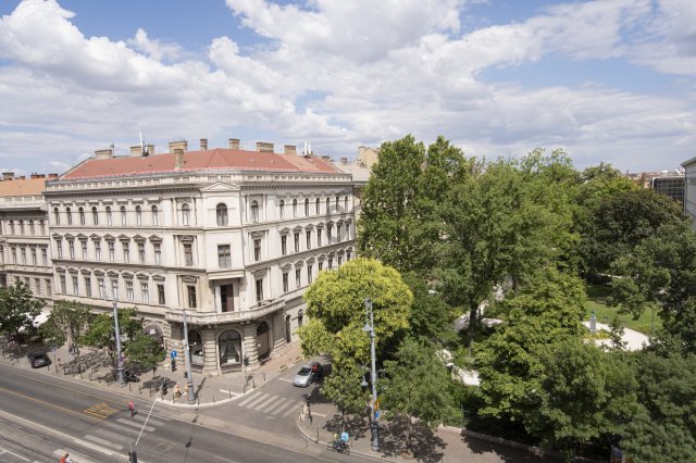 Eladó téglalakás, Budapesten, V. kerületben 68.5 M Ft, 1 szobás