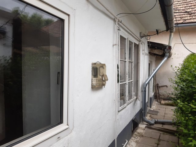 Eladó családi ház, Szekszárdon 15.99 M Ft, 2 szobás