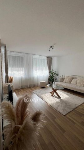 Eladó családi ház, Egerszalókon 94.9 M Ft, 7 szobás