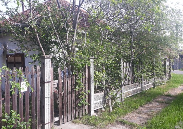 Eladó családi ház, Békésen, Szikszai Sándor utcában 8.2 M Ft