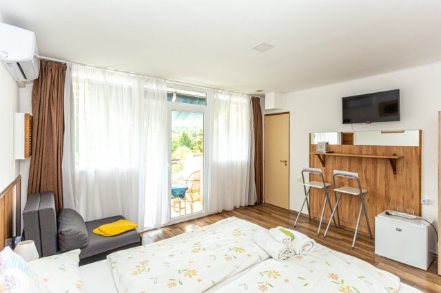 Eladó hotel, Abaligeten 149 M Ft, 8 szobás / költözzbe.hu