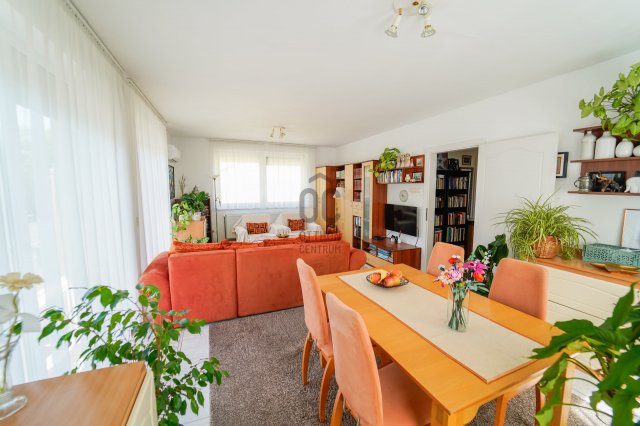 Eladó téglalakás, Debrecenben 90 M Ft, 4 szobás
