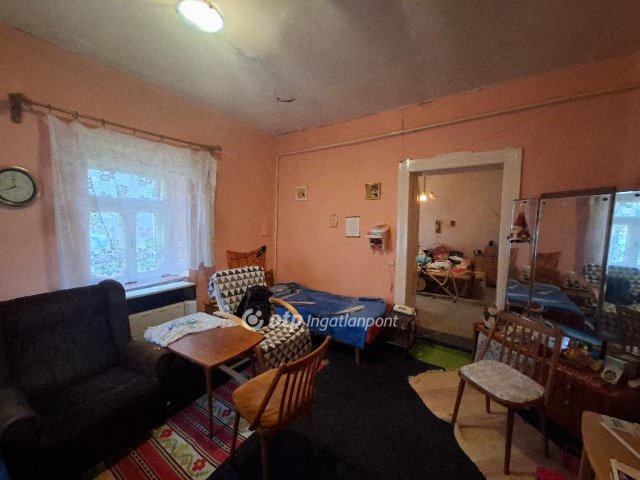 Eladó családi ház, Vécsen 6.8 M Ft, 2 szobás