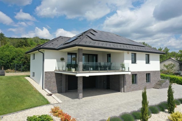 Eladó családi ház, Balatonalmádiban, Tűzmadár utcában 560 M Ft