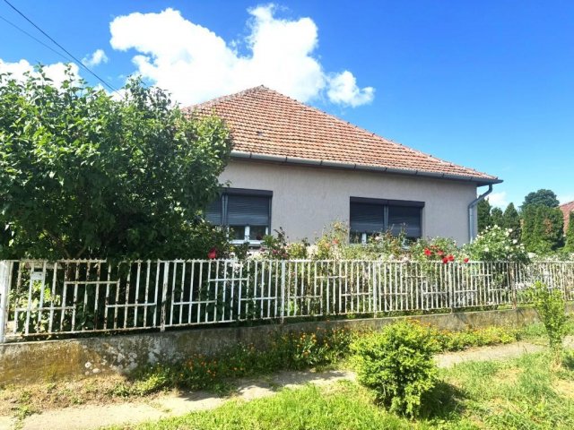 Eladó családi ház, Tiszafüreden 40 M Ft, 3 szobás