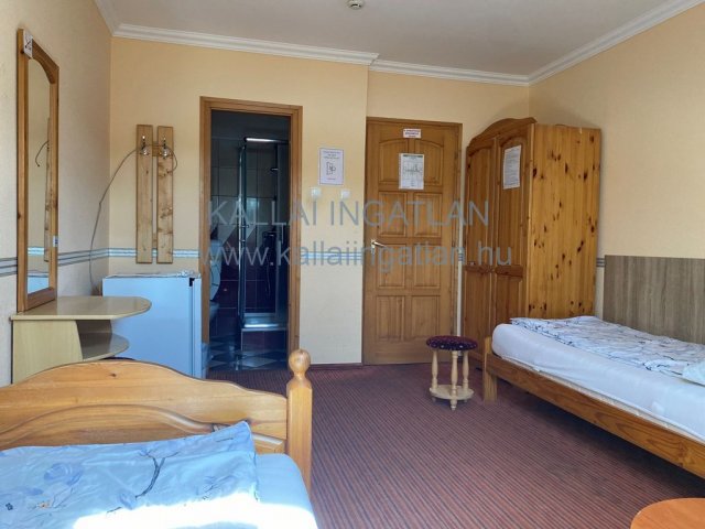 Eladó hotel, Nyíregyházán 270 M Ft, 15 szobás