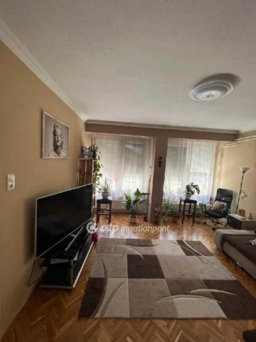 Eladó családi ház, Újszászon 43 M Ft, 5+2 szobás
