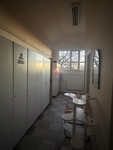 Kiadó ipari ingatlan, Pécsett 600 E Ft / hó
