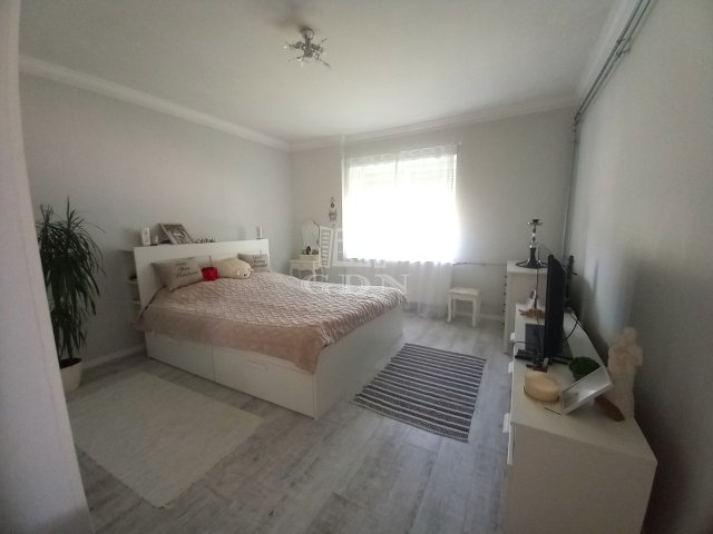 Eladó családi ház, Veszprémben 68.5 M Ft, 2+1 szobás
