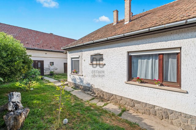 Eladó családi ház, Dunabogdányban 69.9 M Ft, 6 szobás