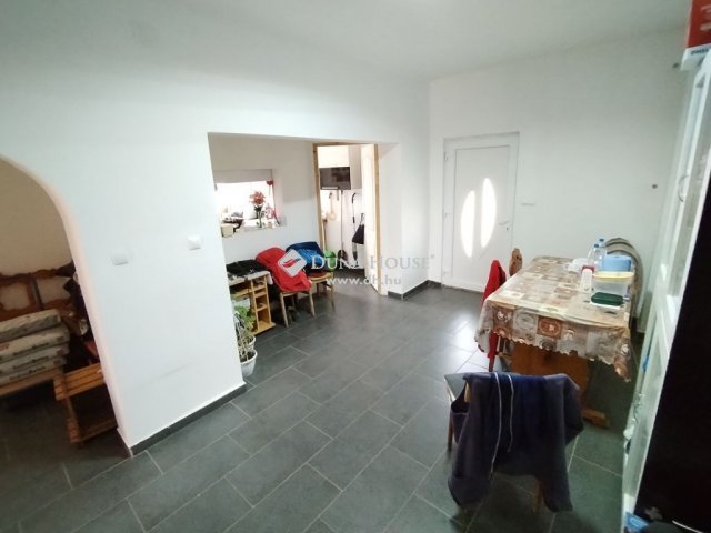 Eladó családi ház, Szigetszentmiklóson 79 M Ft, 6 szobás