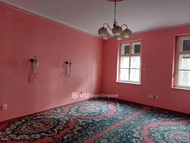 Eladó családi ház, Szegeden 53.8 M Ft, 4 szobás