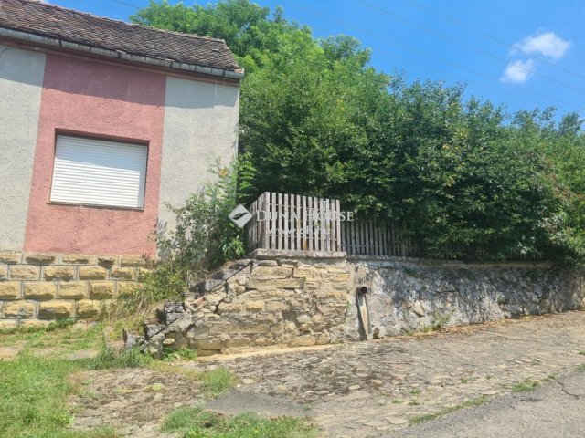 Eladó családi ház, Husztóton 6.99 M Ft, 3 szobás